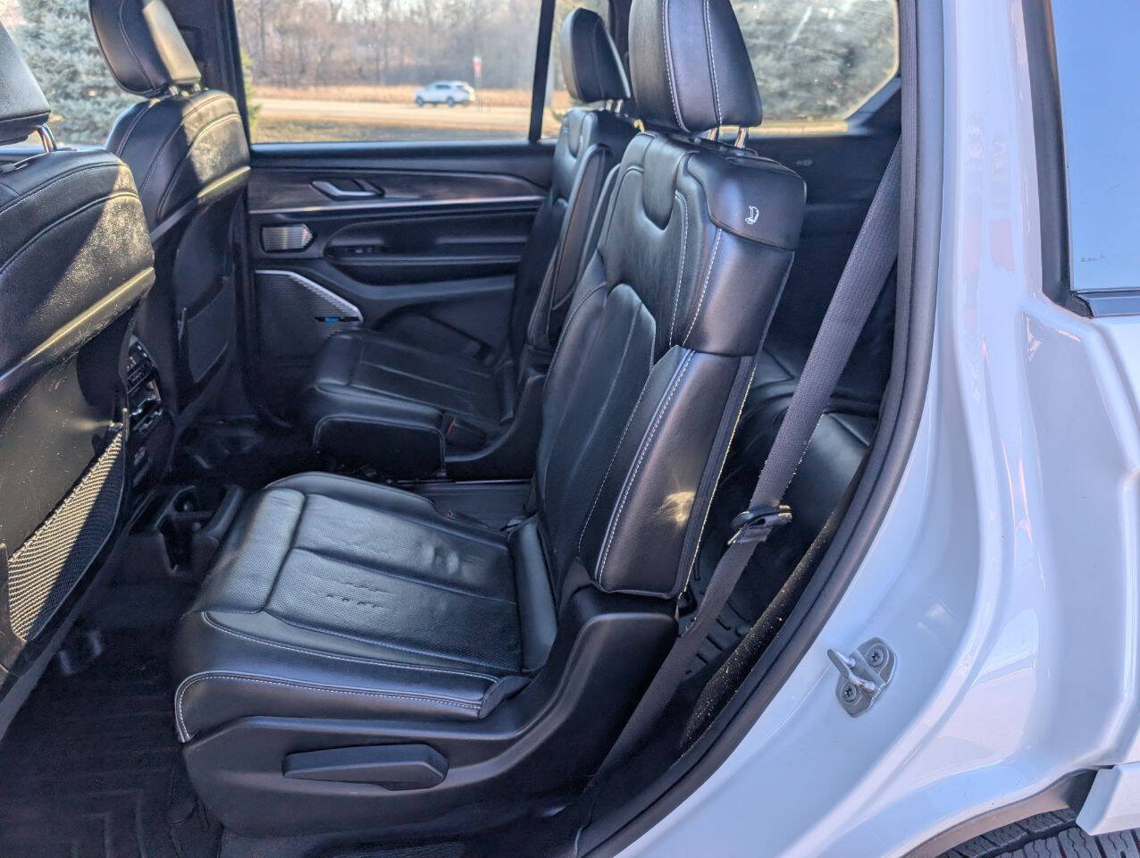 Used 2023 Jeep Grand Cherokee L Overland AWD/4WD image 14