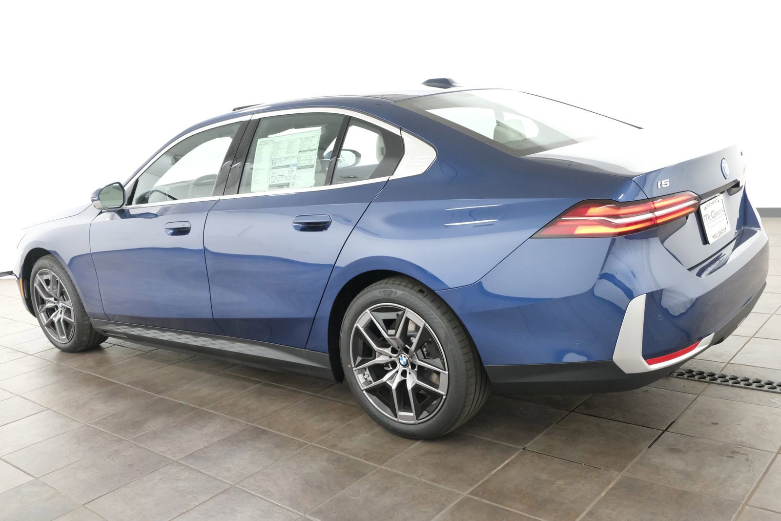 New 2027 BMW i5 xDrive40 w/ Premium Package AWD/4WD image 3