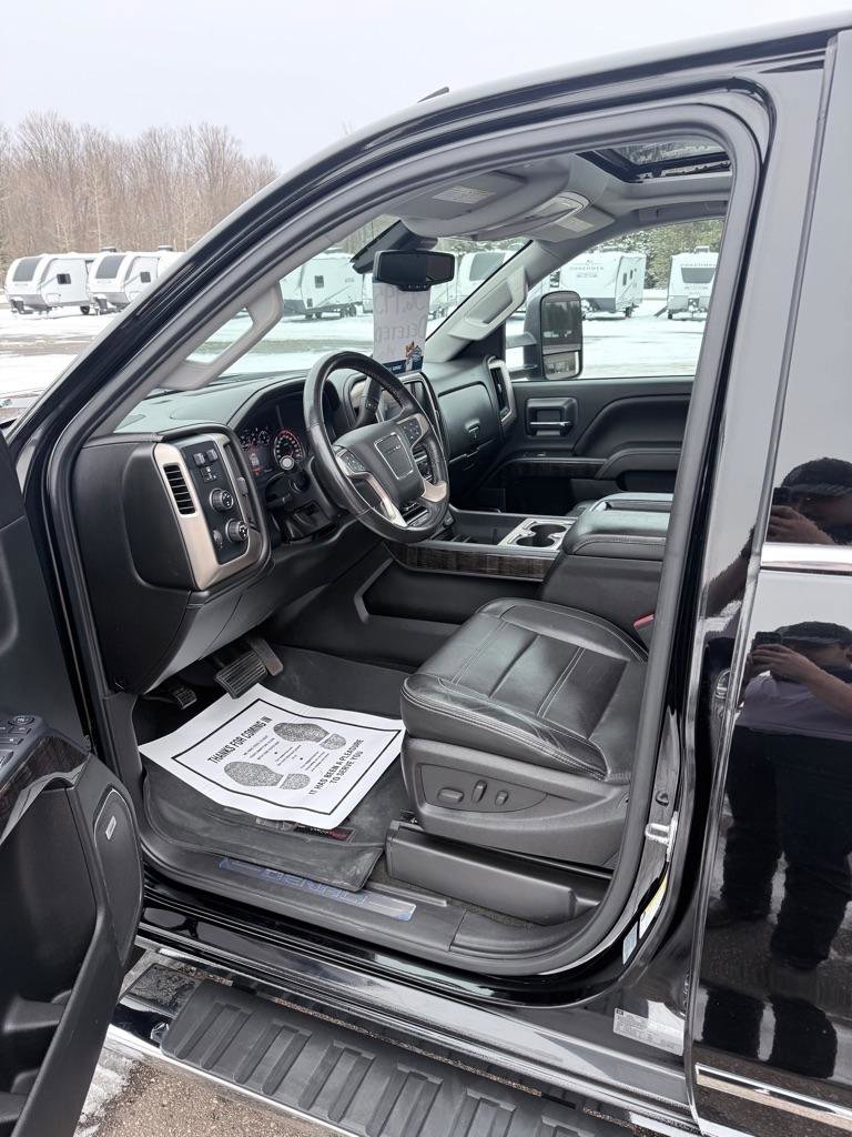 Used 2015 GMC Sierra 3500 Denali w/ Duramax Plus Package image 8