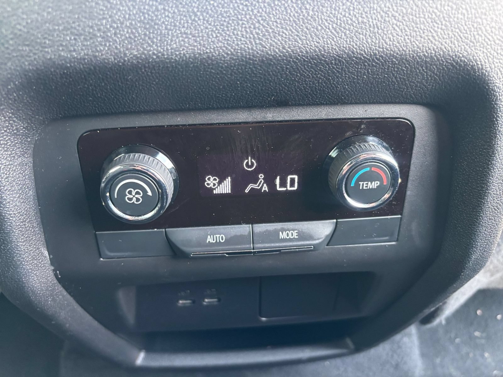 Used 2025 Chevrolet Traverse LT FWD image 25