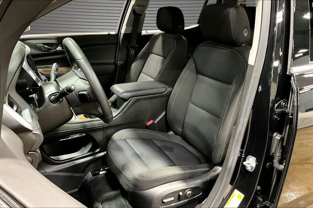 Used 2023 GMC Acadia SLE w/ Driver Convenience Package FWD image 18