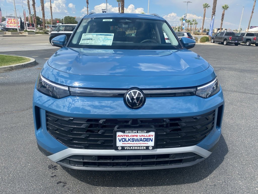 New 2025 Volkswagen Tiguan SE image 2