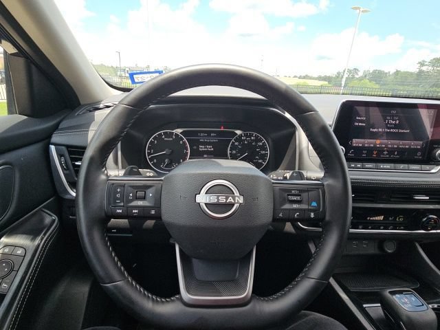 Used 2025 Nissan Rogue SV FWD image 29