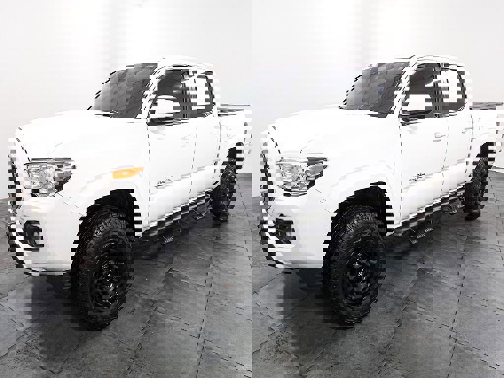 Used 2020 Toyota Tacoma SR5 image 3