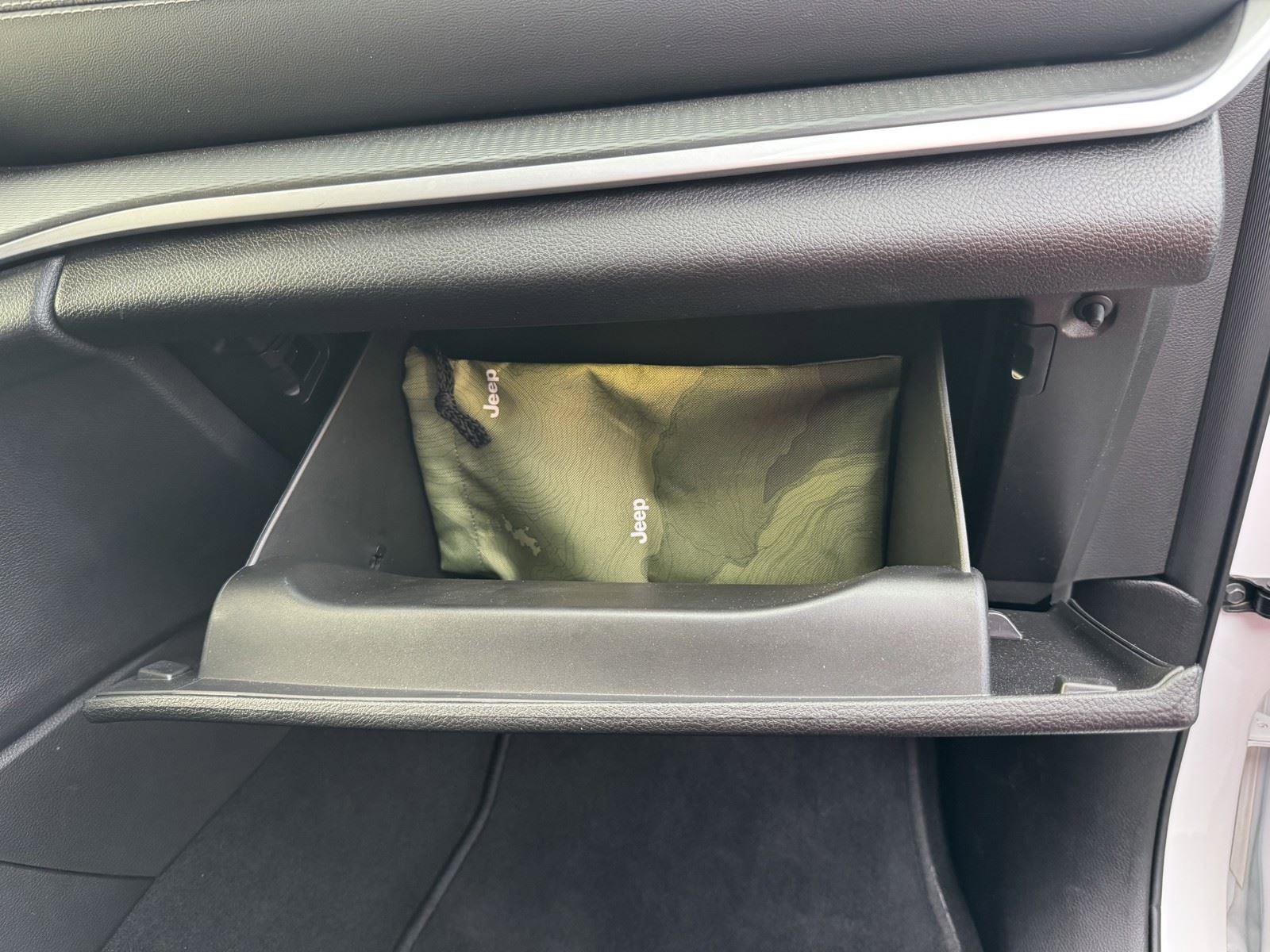 Used 2025 Jeep Grand Cherokee Altitude image 39