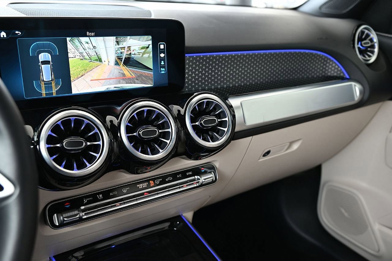 Certified 2025 Mercedes-Benz GLB 250 4MATIC image 24
