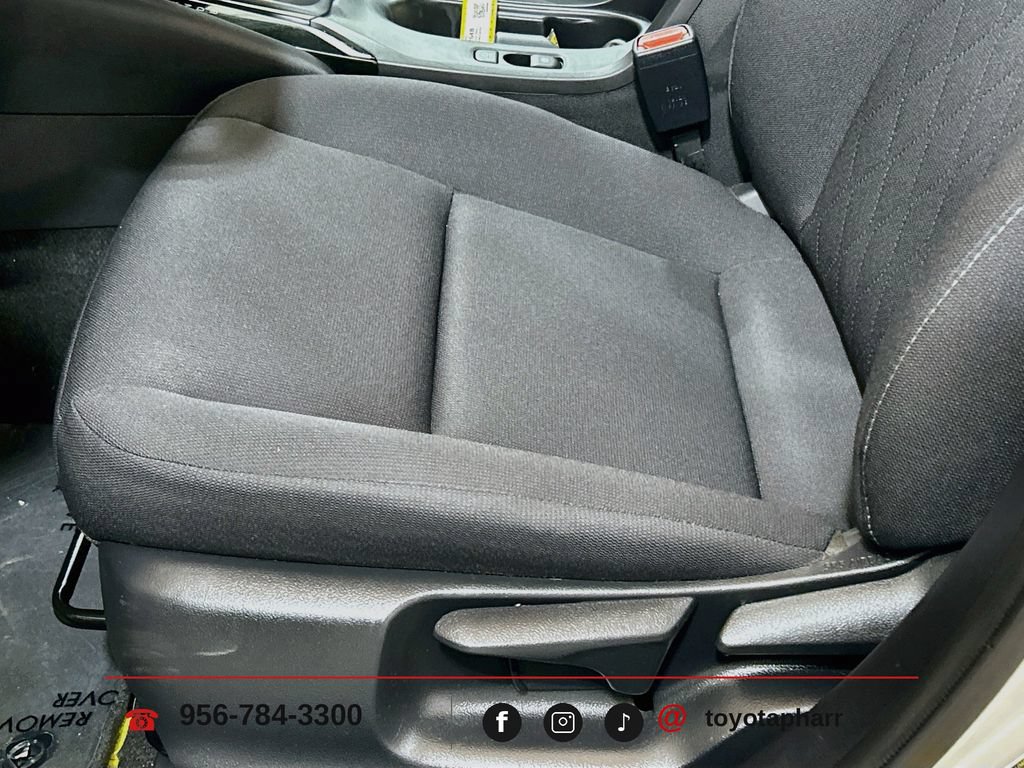 Used 2025 Toyota Corolla LE FWD image 17