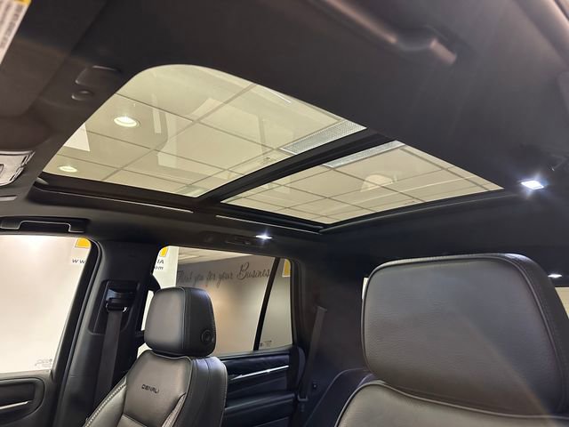 Used 2022 GMC Yukon Denali w/ Denali Premium Package AWD/4WD image 4
