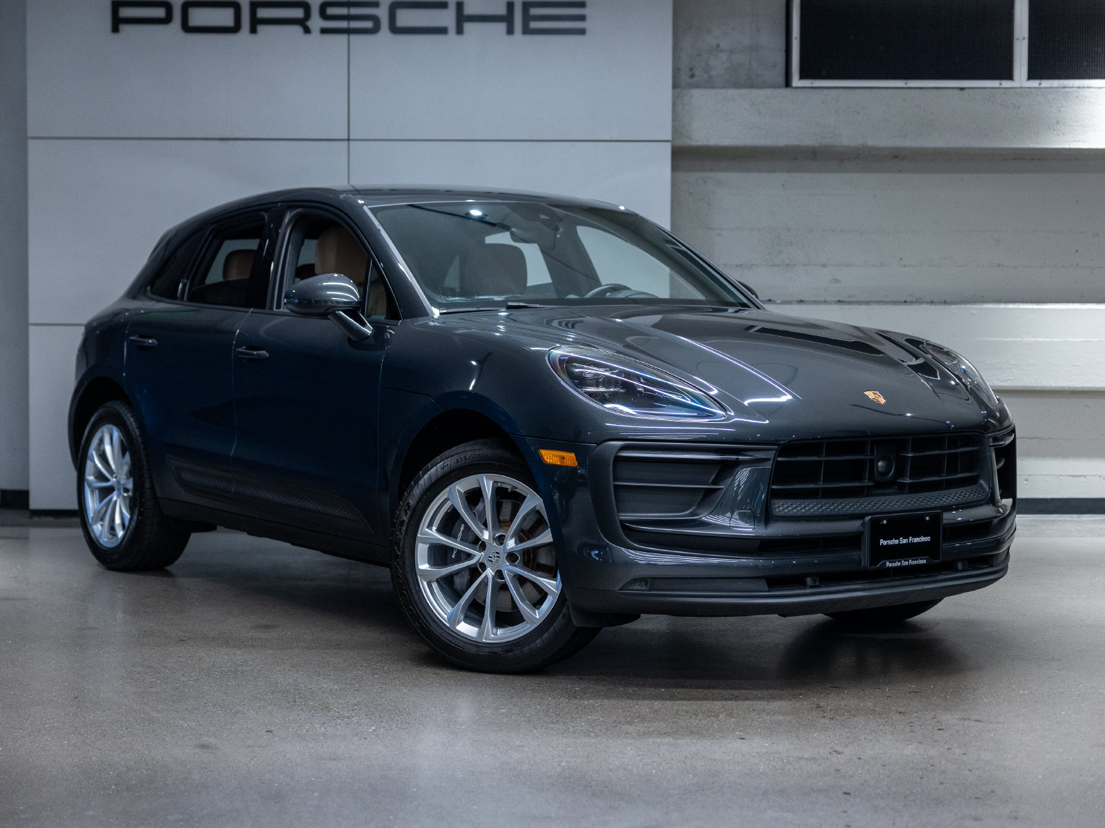 Certified 2023 Porsche Macan AWD/4WD image 10