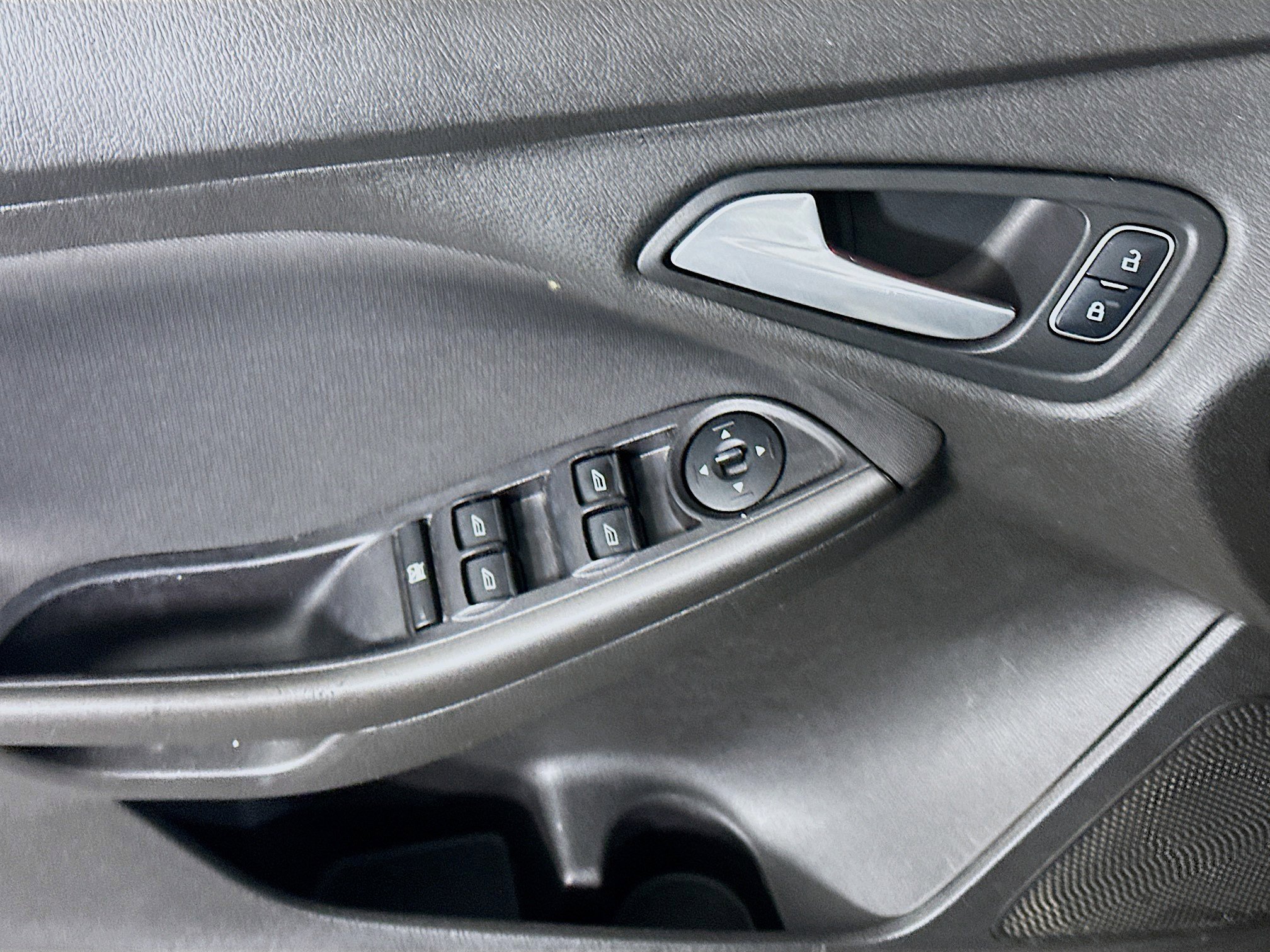 Used 2017 Ford Focus SEL image 15