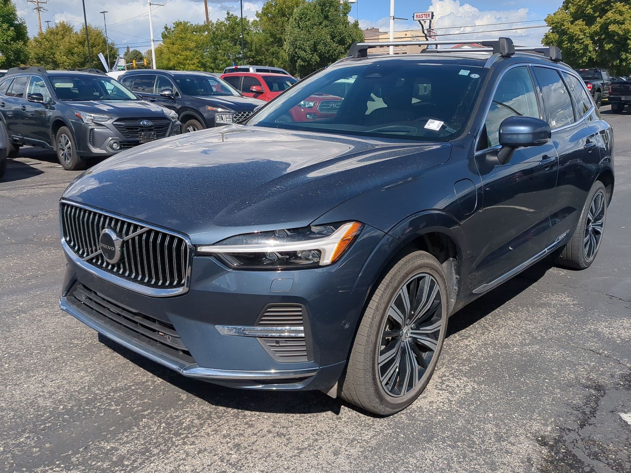 Used 2022 Volvo XC60 T8 Inscription w/ Advanced Package AWD/4WD image 10