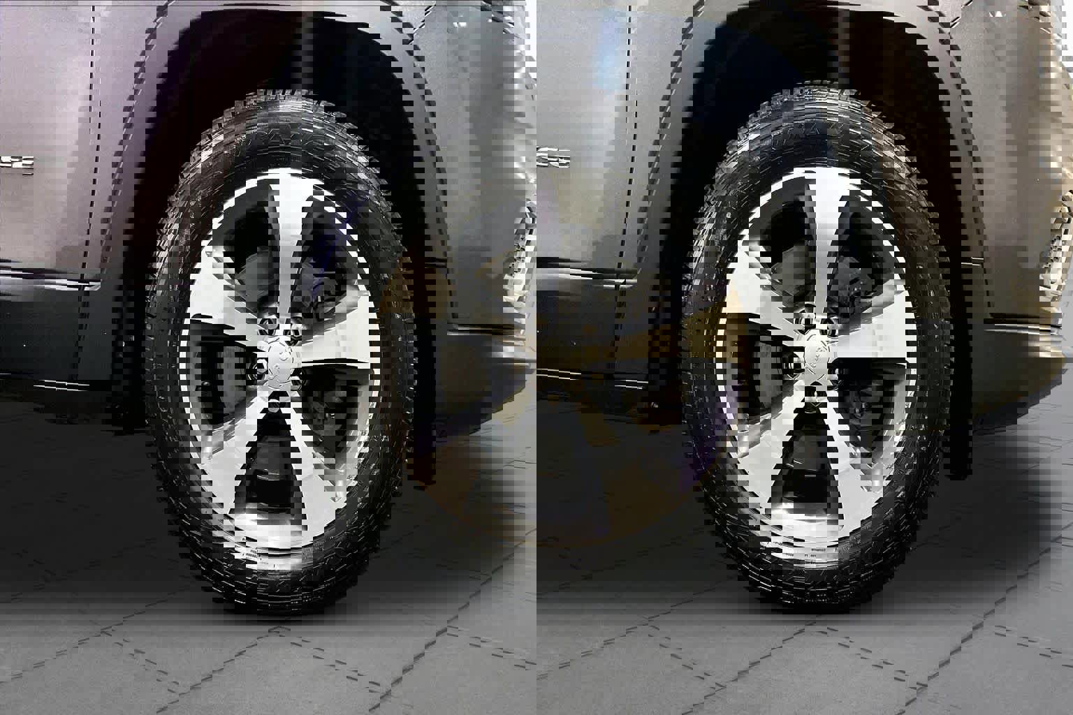 Used 2019 Jeep Cherokee Limited AWD/4WD image 10