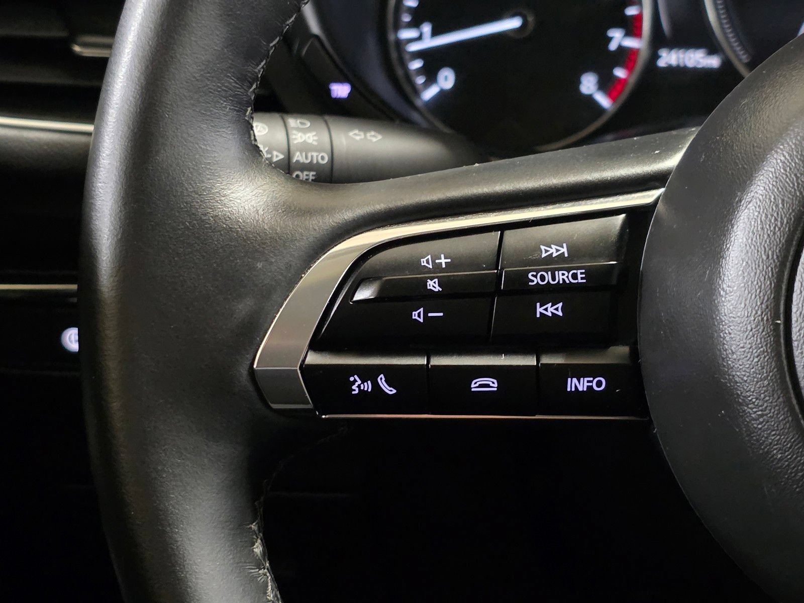 Used 2025 MAZDA MAZDA3 s FWD image 31