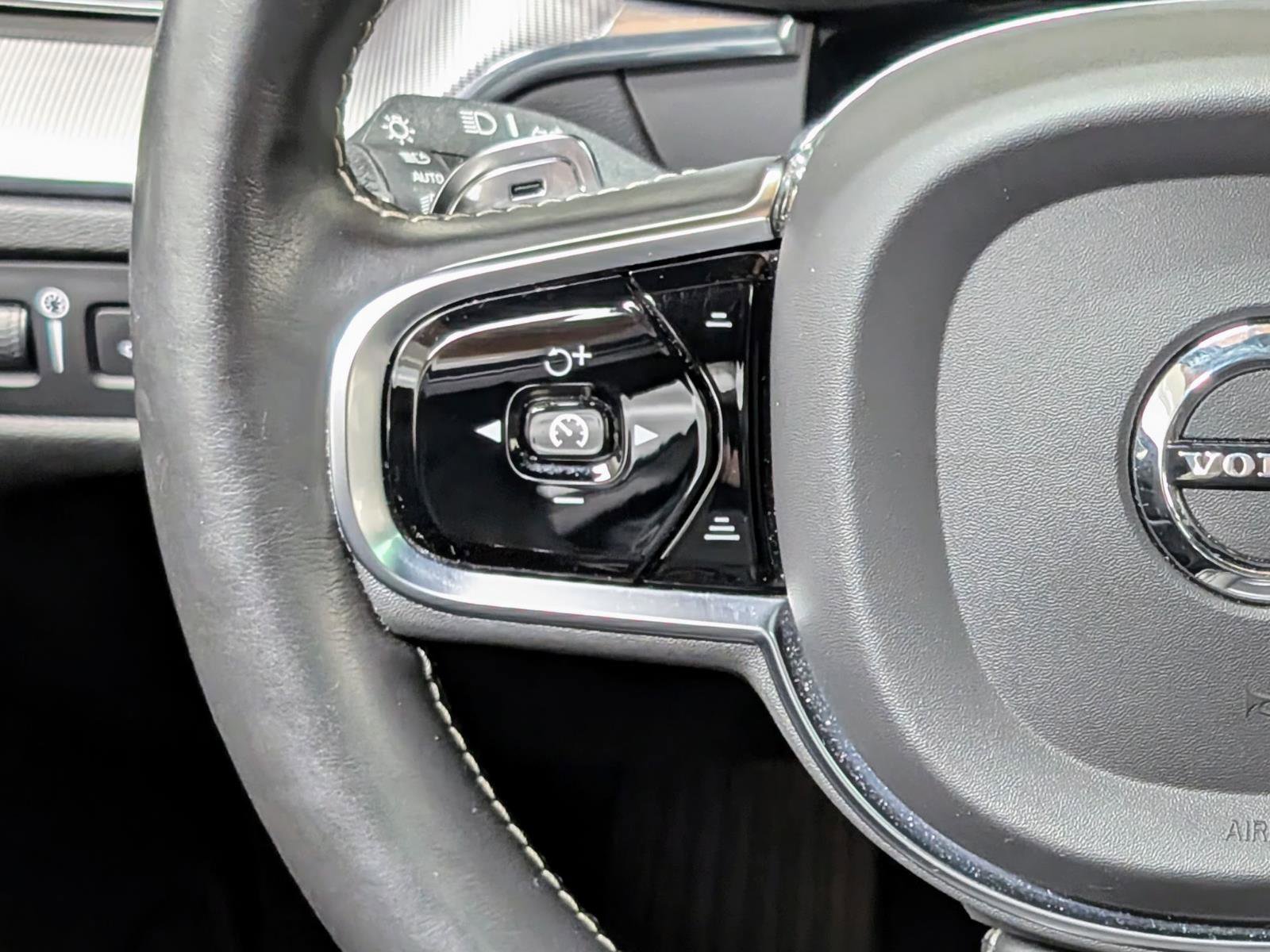 Used 2020 Volvo XC60 T8 R-Design w/ Protection Package Premier image 33