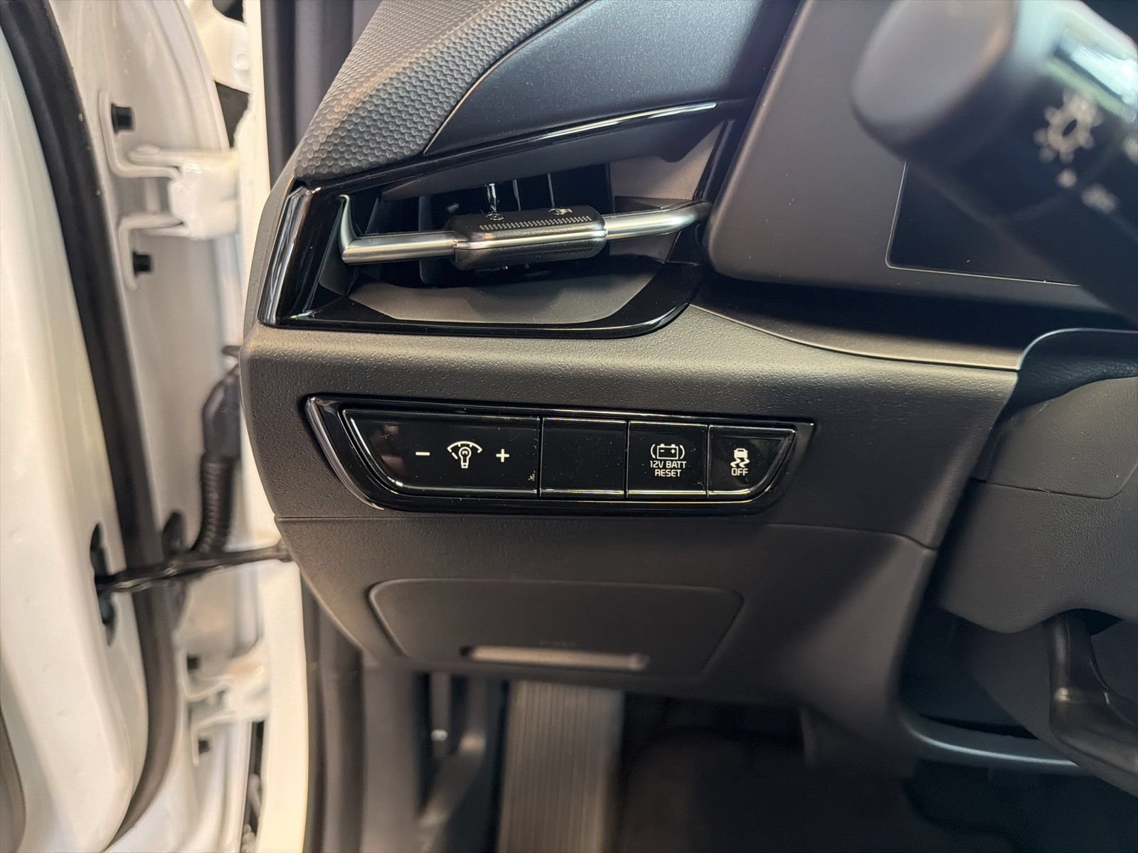 New 2026 Kia Niro LX FWD image 14