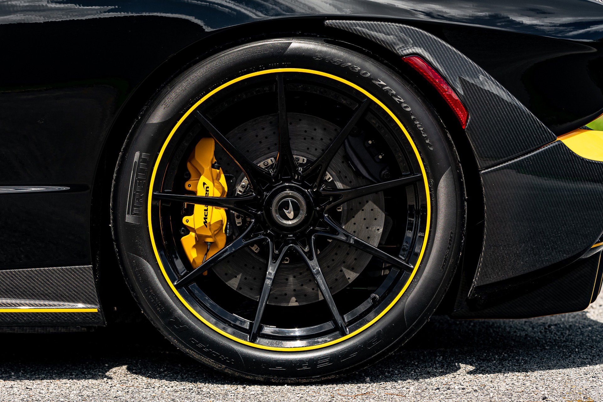 Used 2019 McLaren Senna image 98