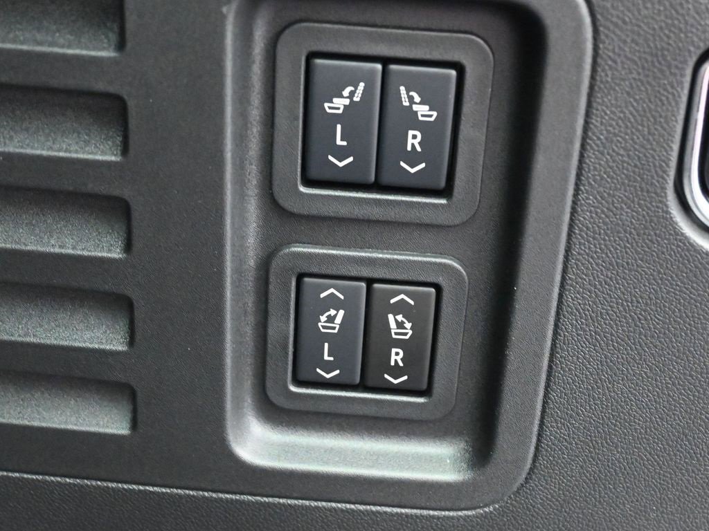 Used 2025 Buick Enclave Preferred w/ Power Package image 33