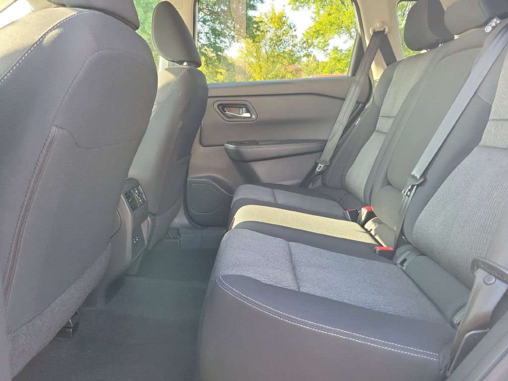 Used 2024 Nissan Rogue SV AWD/4WD image 17