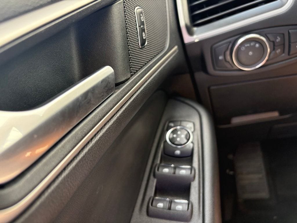 Used 2022 Ford Edge SEL w/ Convenience Package AWD/4WD image 16
