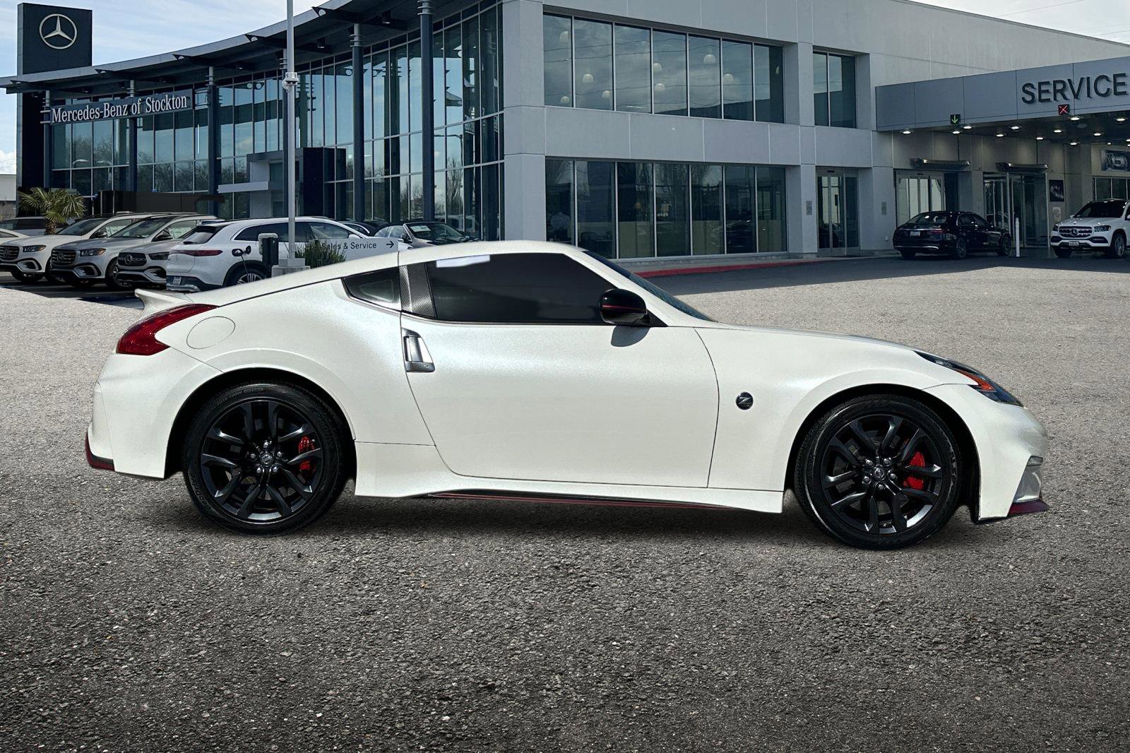Used 2016 Nissan 370Z NISMO image 3