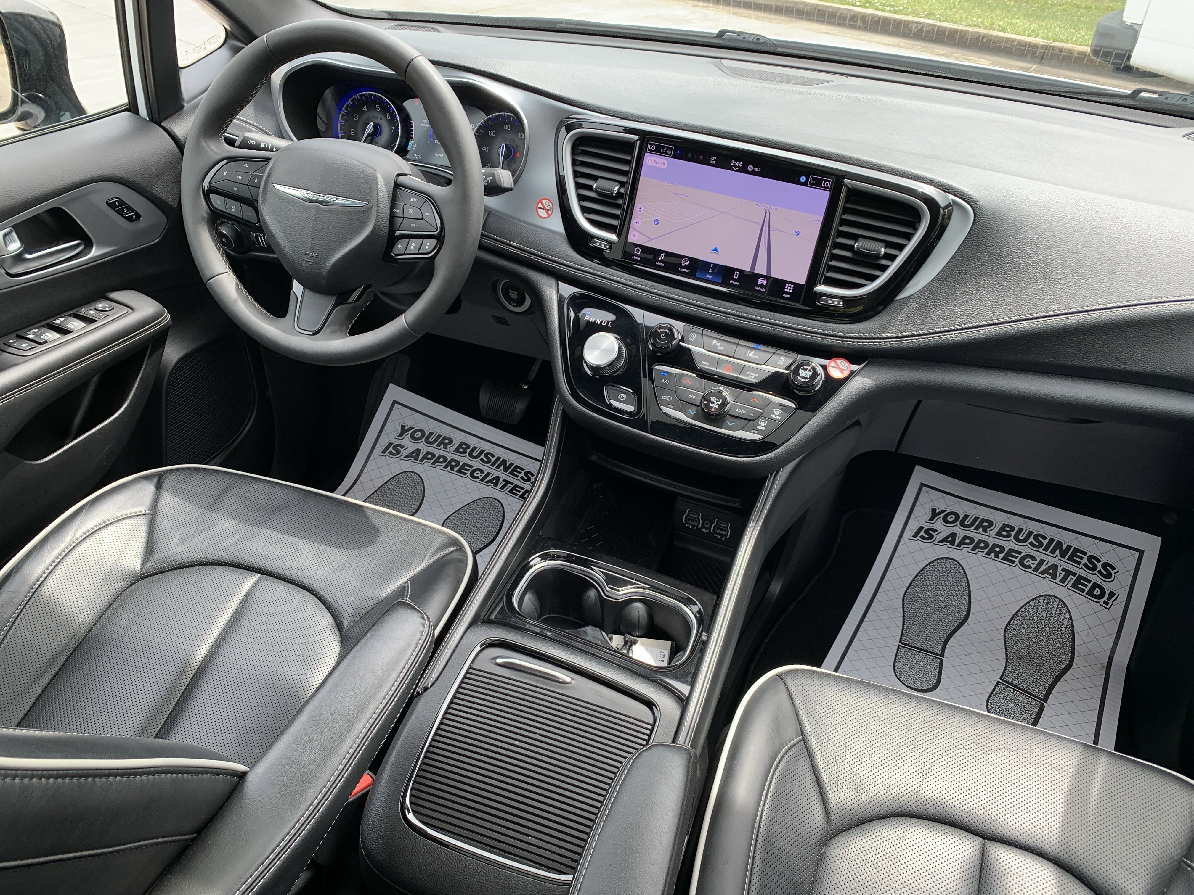 Used 2025 Chrysler Pacifica Limited FWD image 33