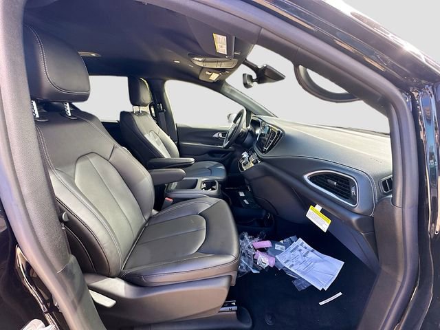 New 2026 Chrysler Pacifica Select image 30