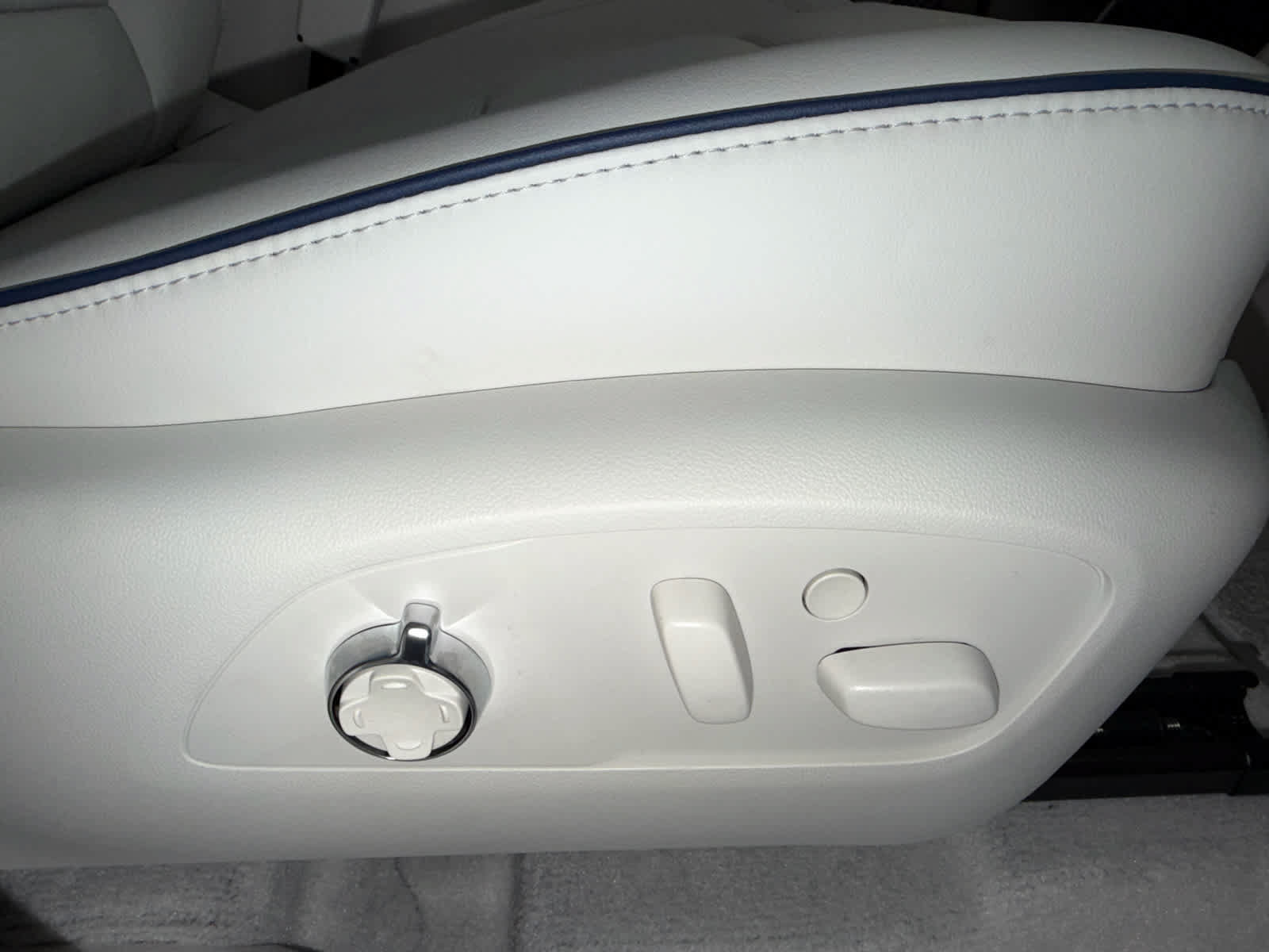 New 2026 Buick Enclave Avenir w/ Super Cruise Package FWD image 32