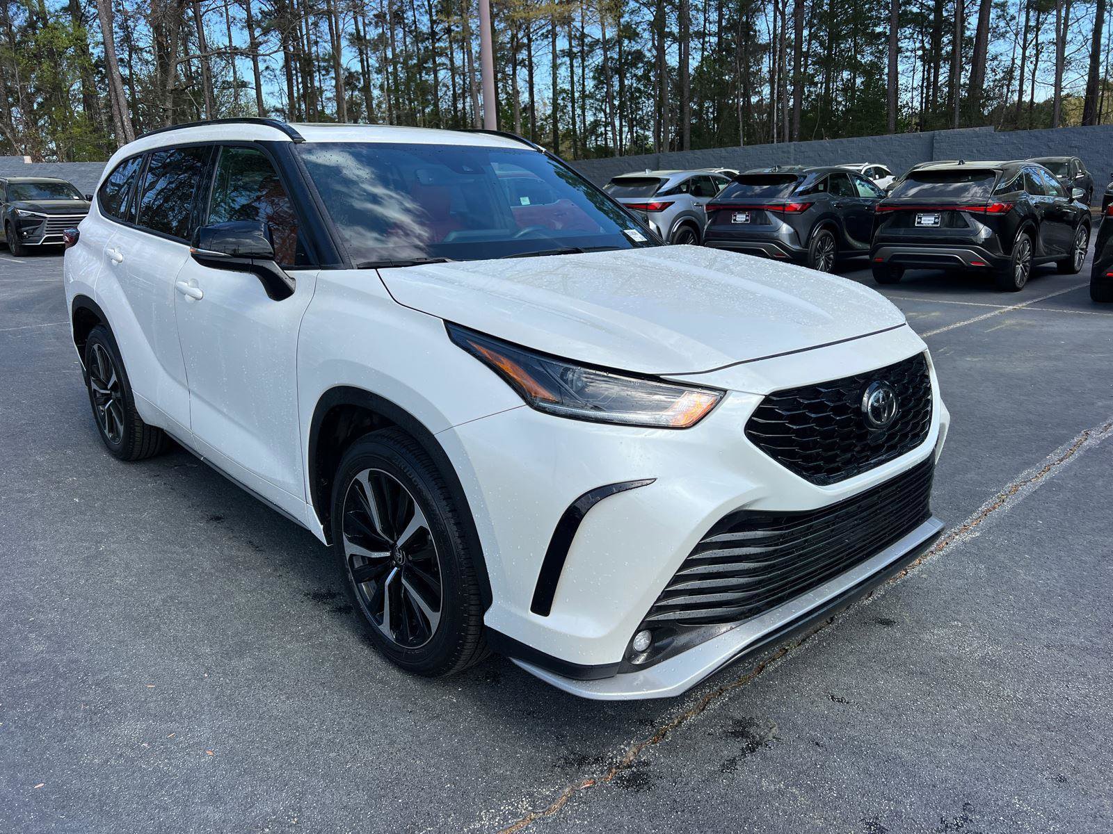 Used 2021 Toyota Highlander XSE image 4