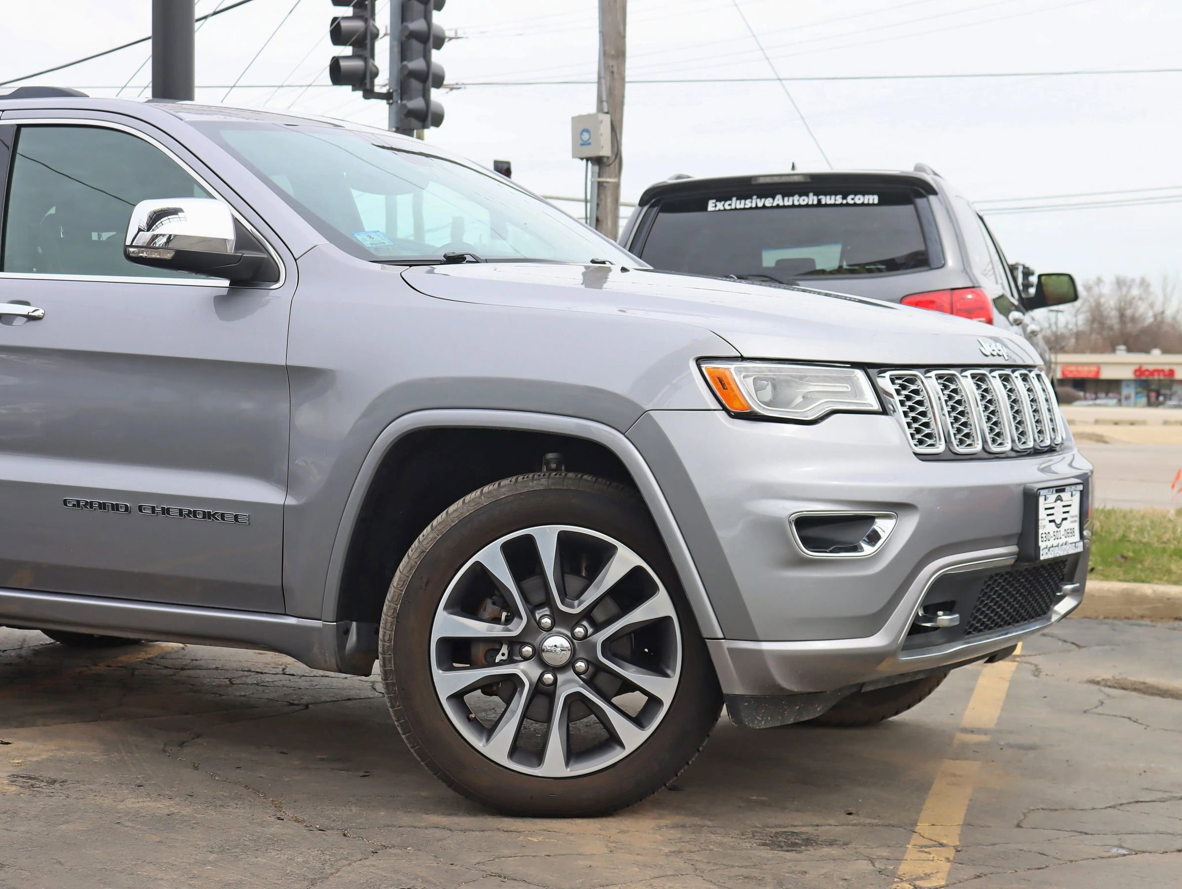 Used 2017 Jeep Grand Cherokee Overland AWD/4WD image 3