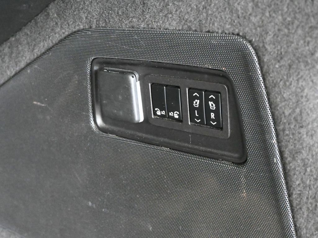 Used 2023 Cadillac Escalade ESV Premium Luxury image 42