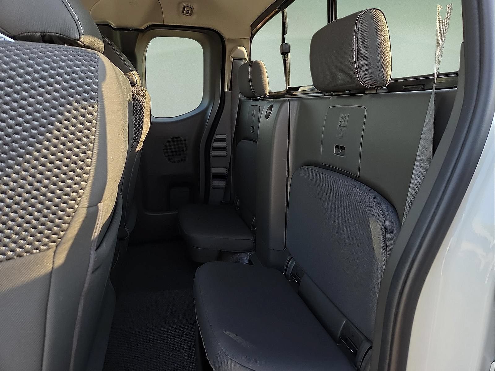 Used 2017 Nissan Frontier Desert Runner RWD image 10