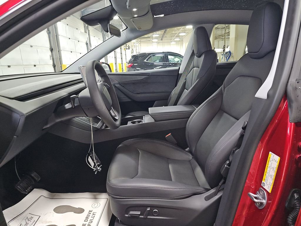 Used 2026 Tesla Model Y Long Range image 4