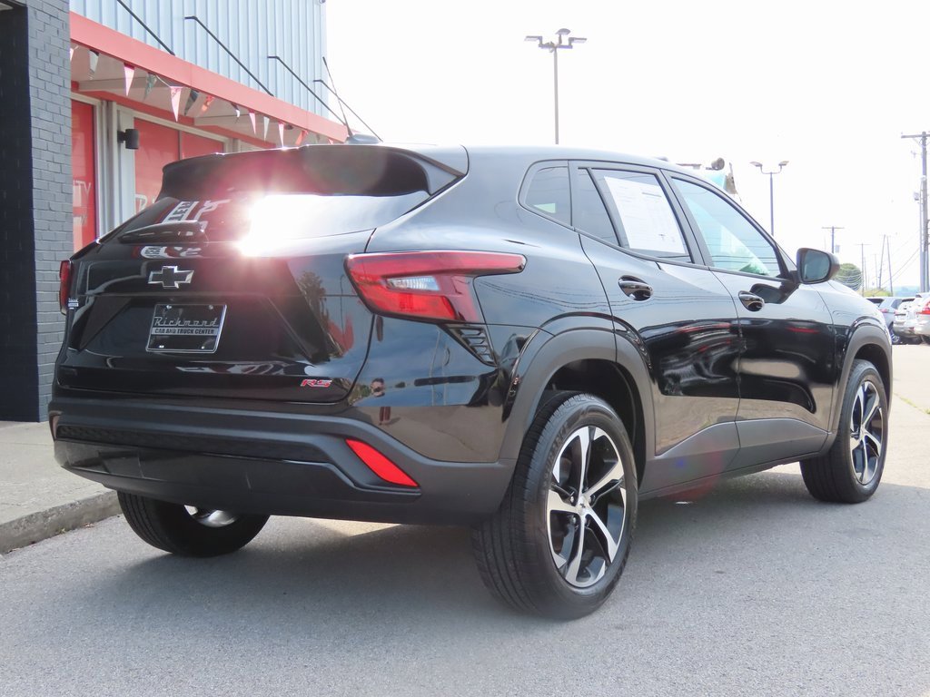 Used 2024 Chevrolet Trax RS w/ Sunroof Package image 17