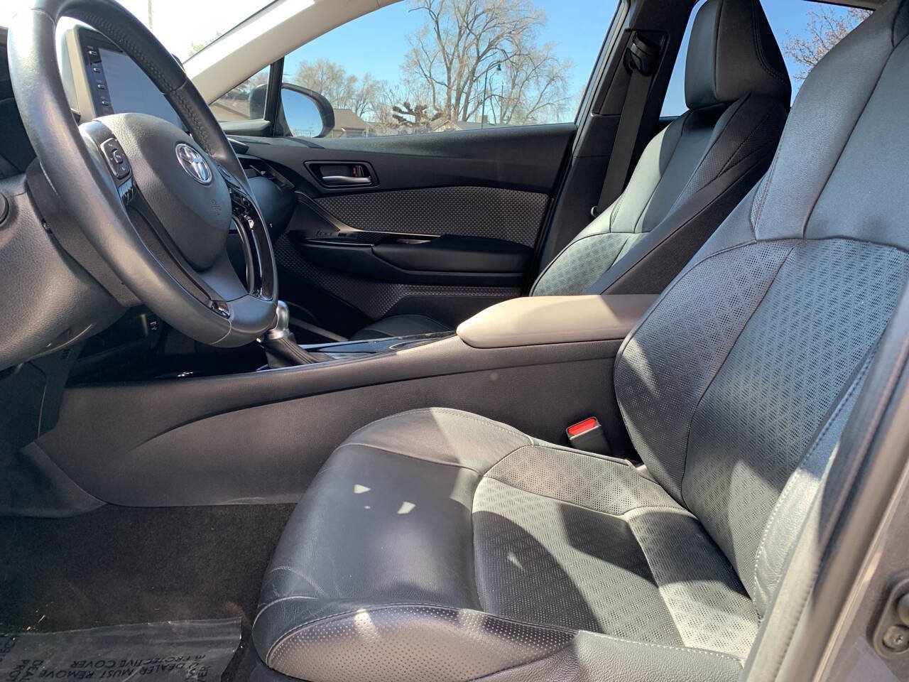 Used 2022 Toyota C-HR Limited FWD image 7