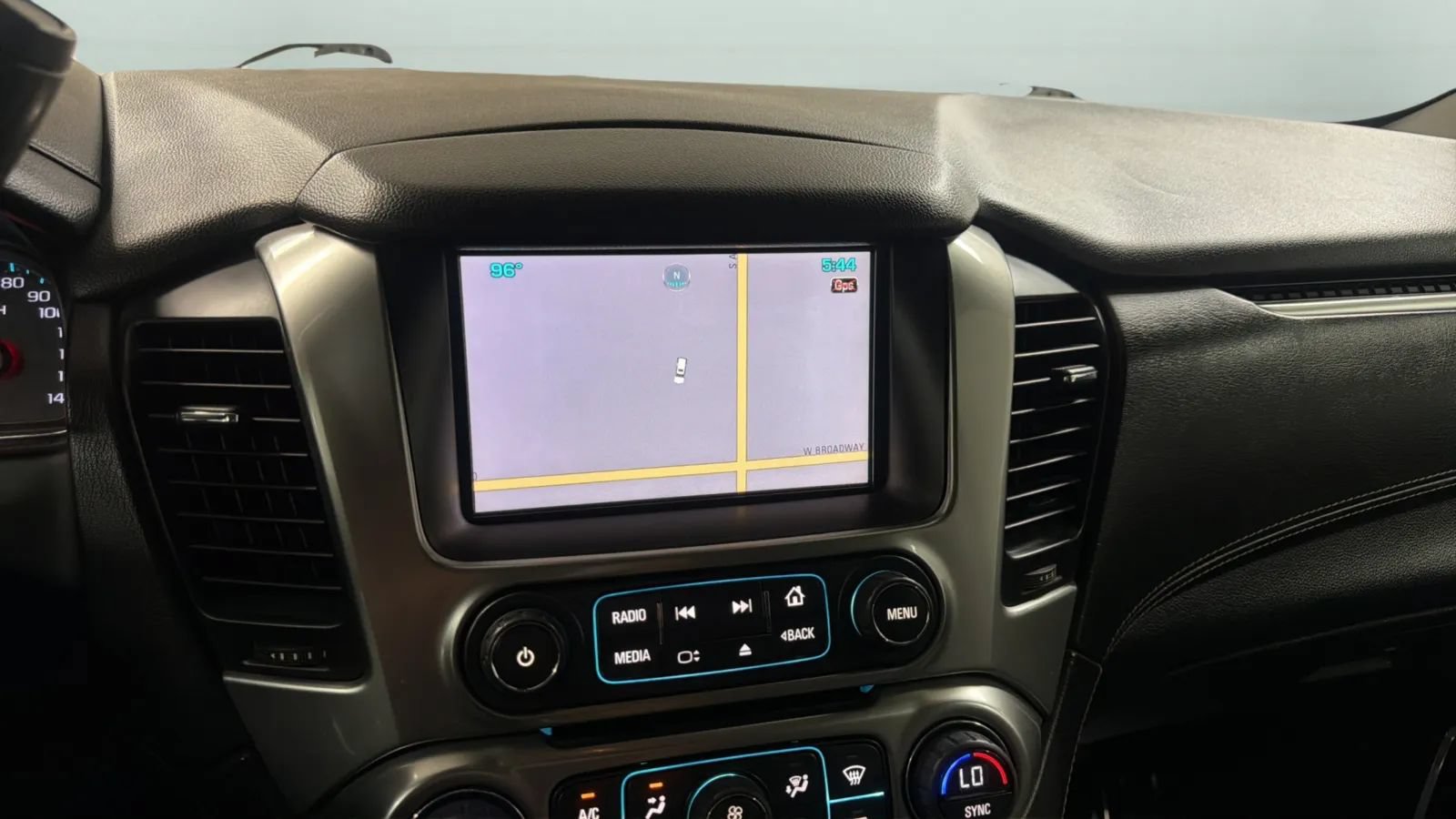 Used 2015 Chevrolet Suburban LT RWD image 14