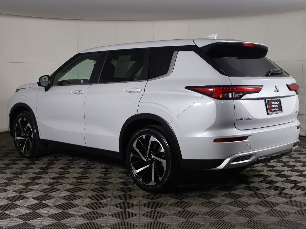 Used 2024 Mitsubishi Outlander SE Black Edition image 10