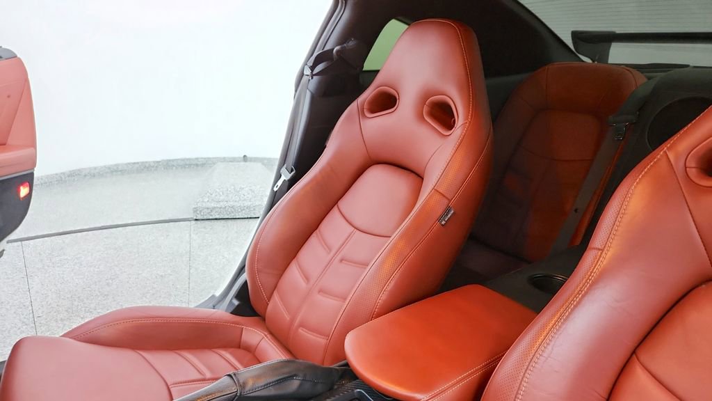 Used 2017 Nissan GT-R Premium w/ Premium Interior Package image 10