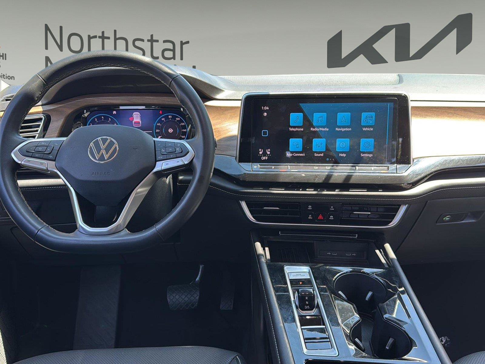 Used 2025 Volkswagen Atlas SE AWD/4WD image 23