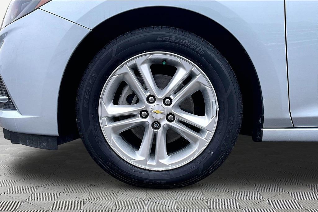 Used 2017 Chevrolet Cruze LT w/ Convenience Package image 9