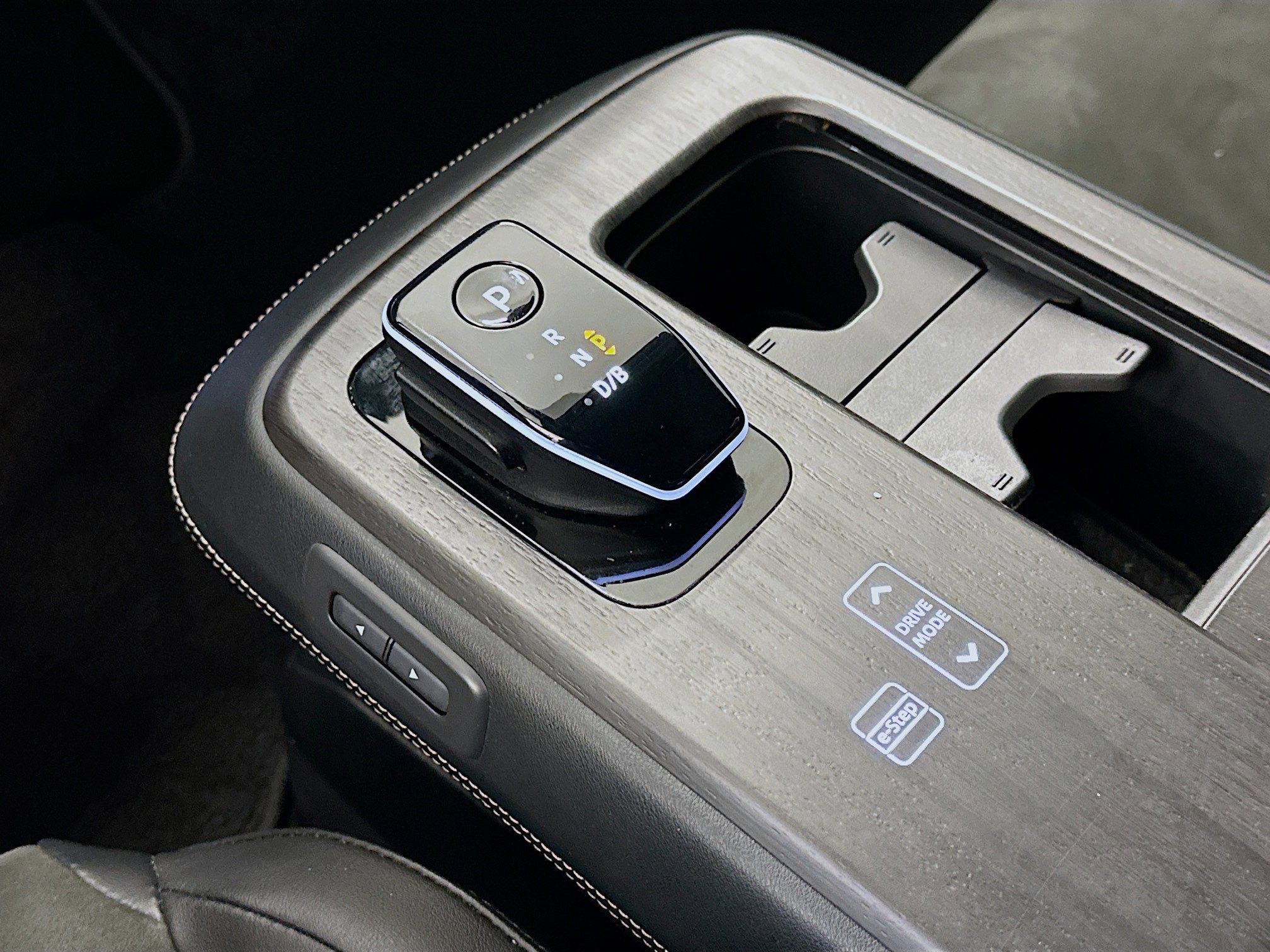 Used 2024 Nissan Ariya AWD image 25