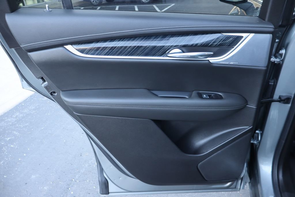 Used 2025 Cadillac XT6 Premium Luxury image 36