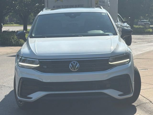 Used 2023 Volkswagen Tiguan SE R-Line AWD/4WD image 2