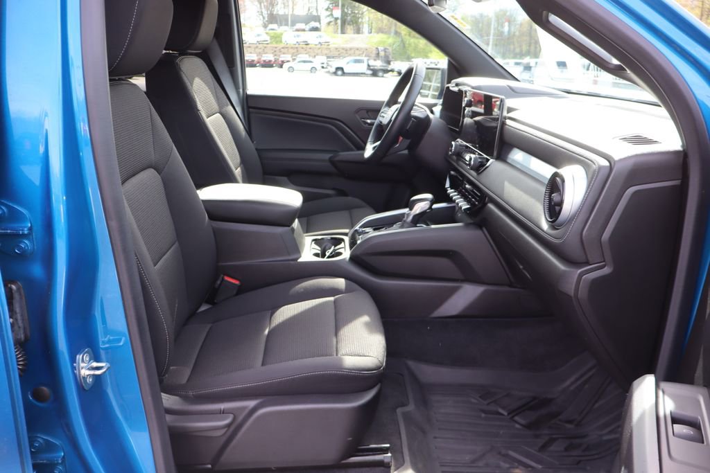 Used 2023 Chevrolet Colorado LT w/ LT Convenience Package II AWD/4WD image 19