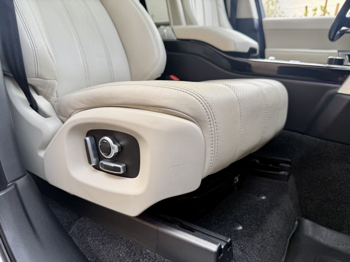 Used 2016 Land Rover Range Rover Long Wheelbase Supercharged image 78