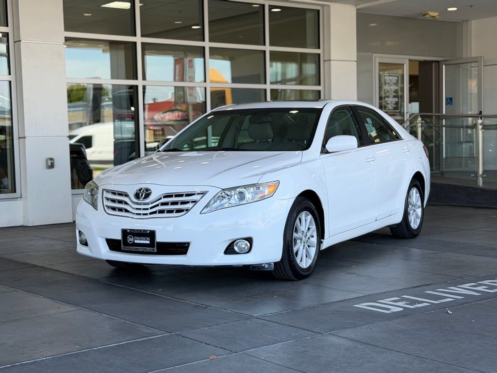 Used 2011 Toyota Camry XLE w/ XLE Extra-Value Pkg #2 image 2
