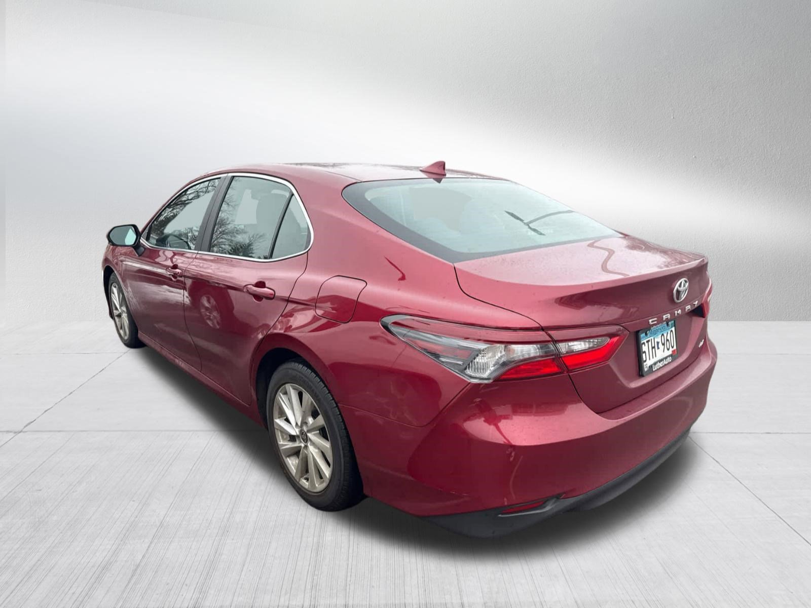 Used 2021 Toyota Camry LE image 4