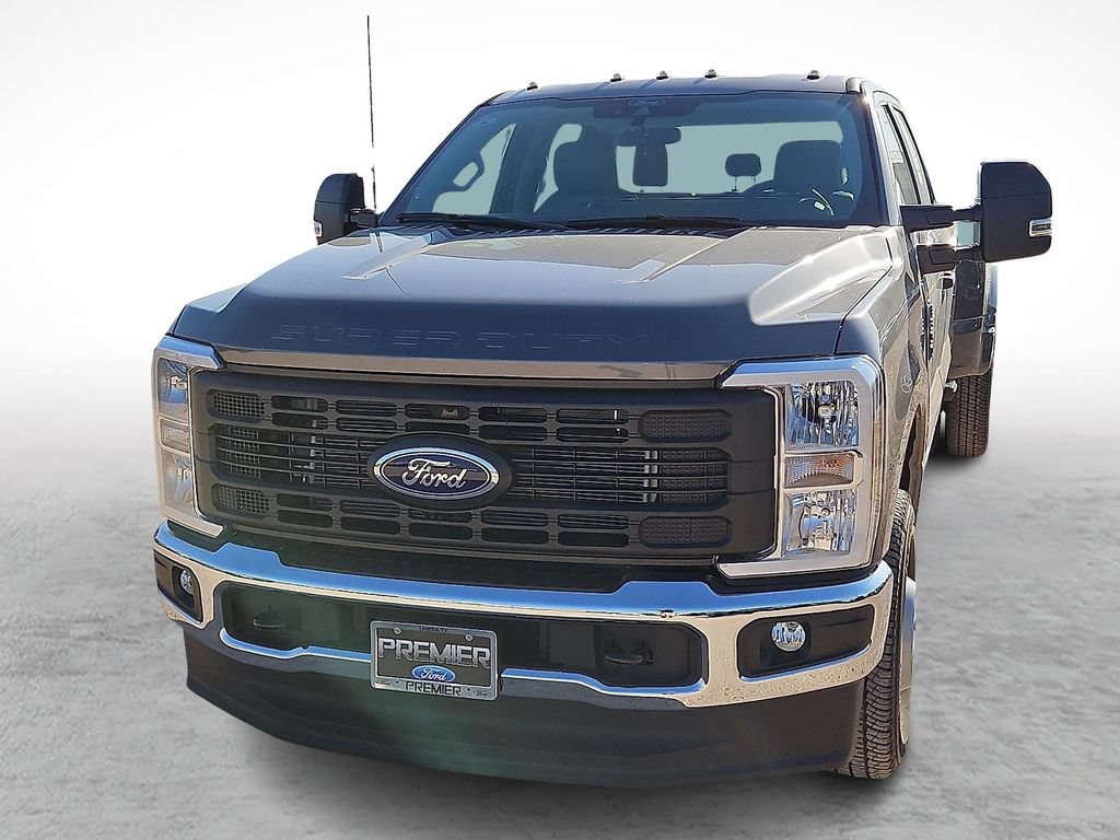 New 2026 Ford F350 XL w/ XL Chrome Package AWD/4WD image 4