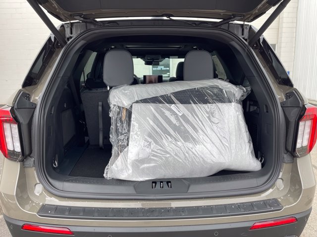 New 2026 Ford Explorer ST-Line w/ ST-Line Street Pack AWD/4WD image 21