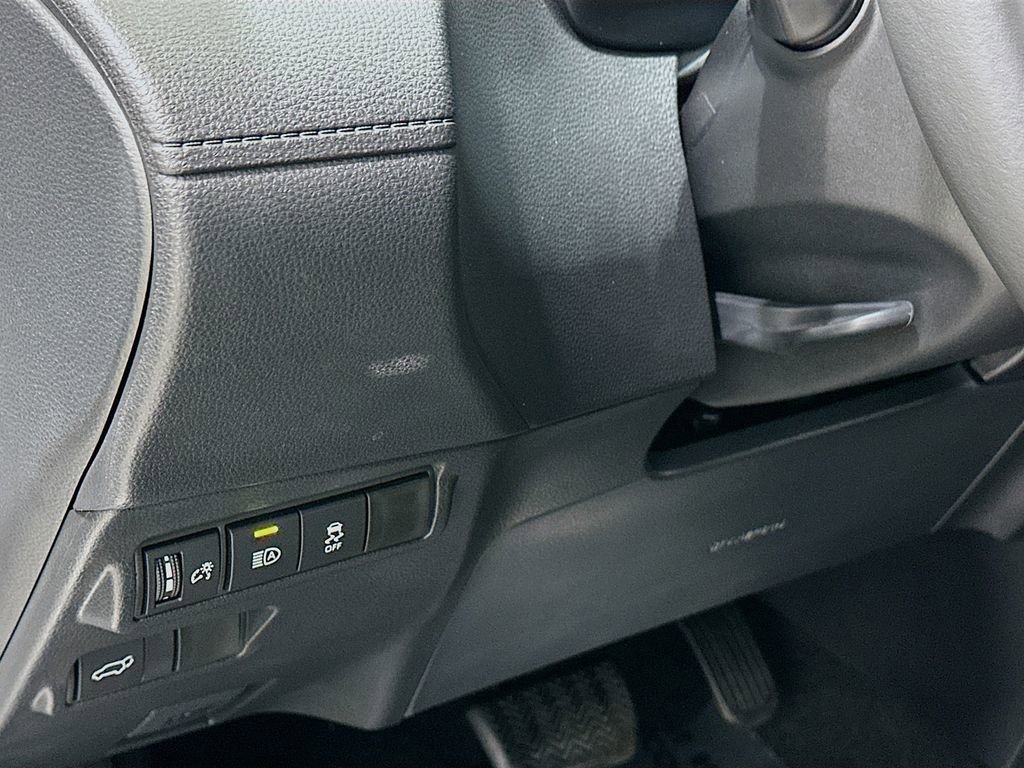 Used 2026 Toyota Corolla Cross XLE w/ Convenience Package image 10