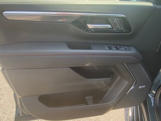 Used 2026 Chevrolet Suburban RST AWD/4WD image 11